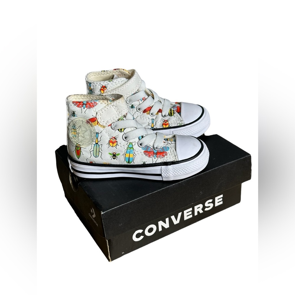 Converse All Star White Bugs Design Size 5 Kids 770708F